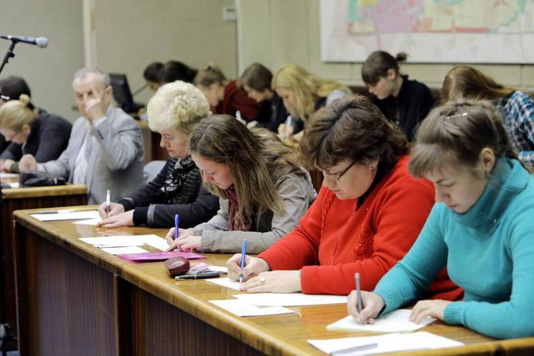 Klaipėdiečiai piktinosi – nacionalinį diktantą skaitė per greitai 