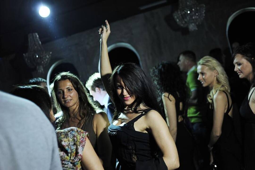 Naktinio klubo „Macao Open Air“ atidaryme – įžymybių desantas