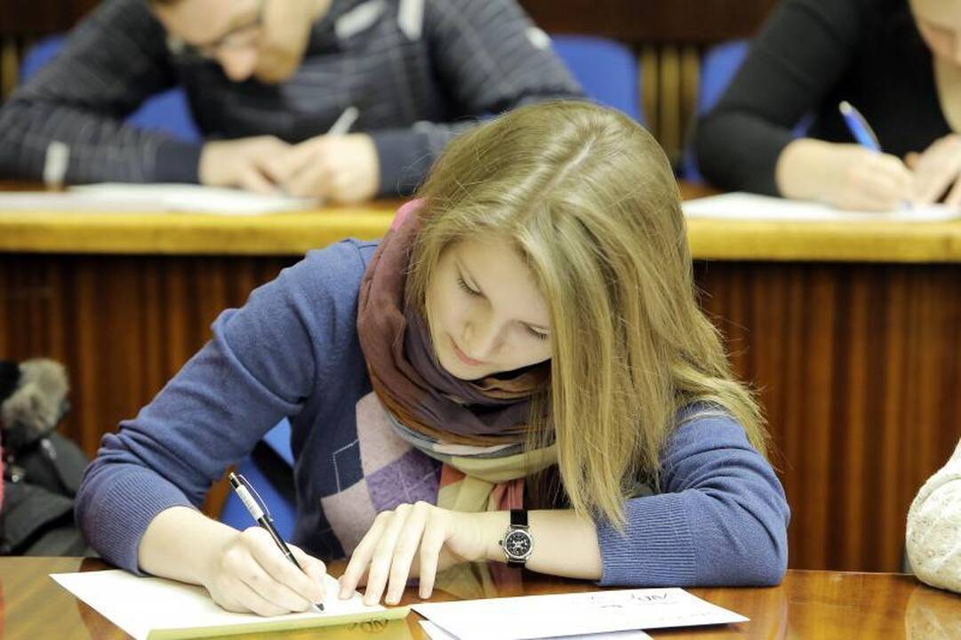 Klaipėdiečiai piktinosi – nacionalinį diktantą skaitė per greitai 