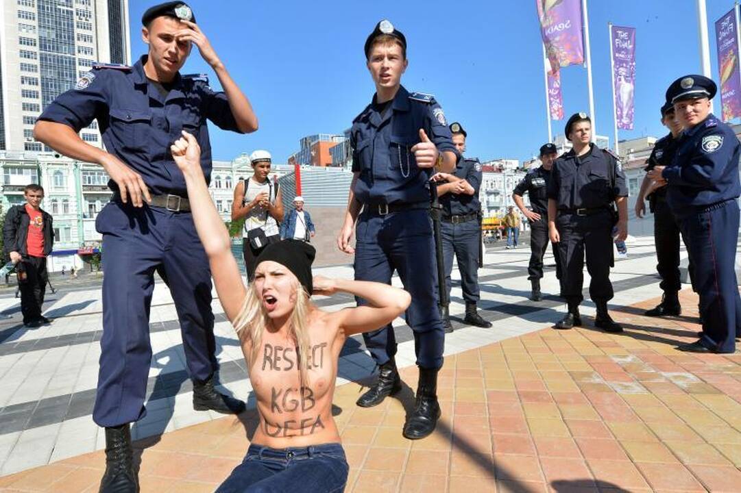 Čempionato finalo belaukiant – nuogalių protestas prieš A.Lukašenką
