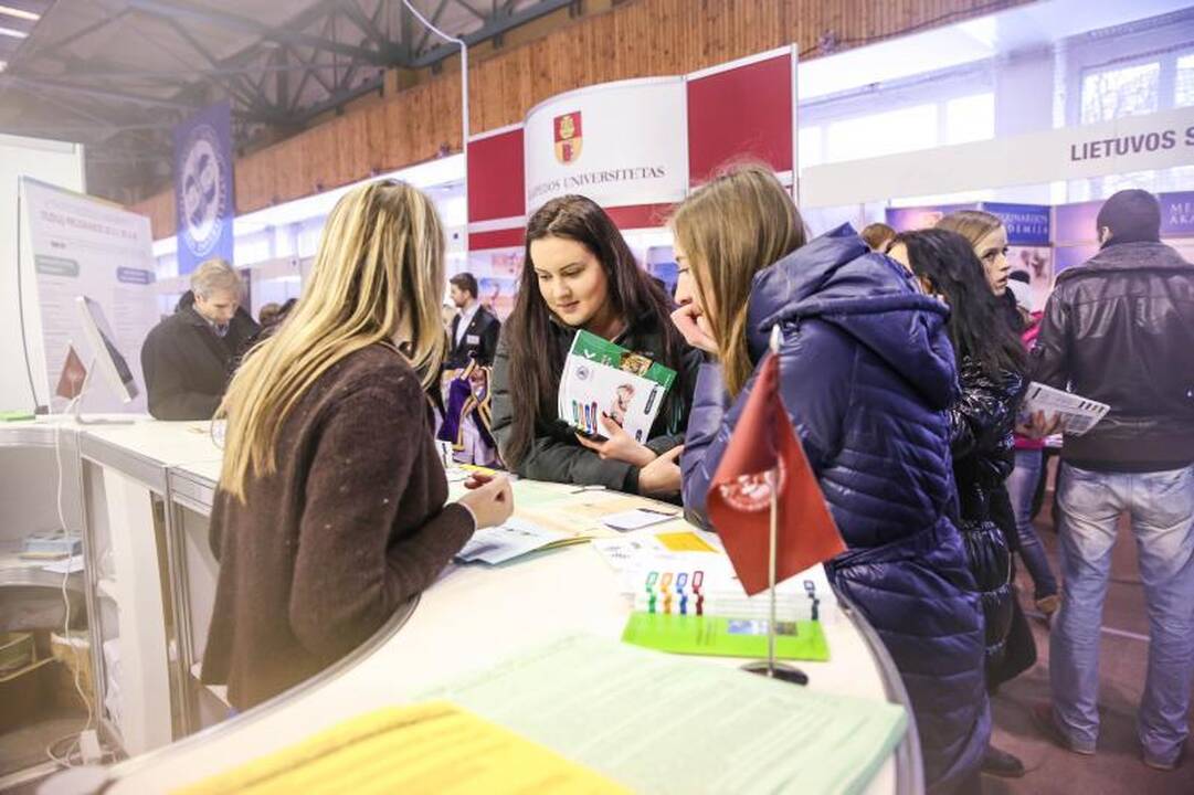 Aukštųjų mokyklų mugėje moksleivius labiausiai domino nemokami mokslai
