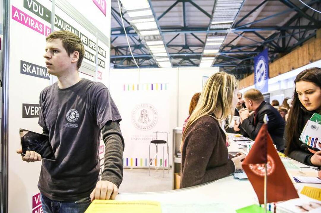 Aukštųjų mokyklų mugėje moksleivius labiausiai domino nemokami mokslai
