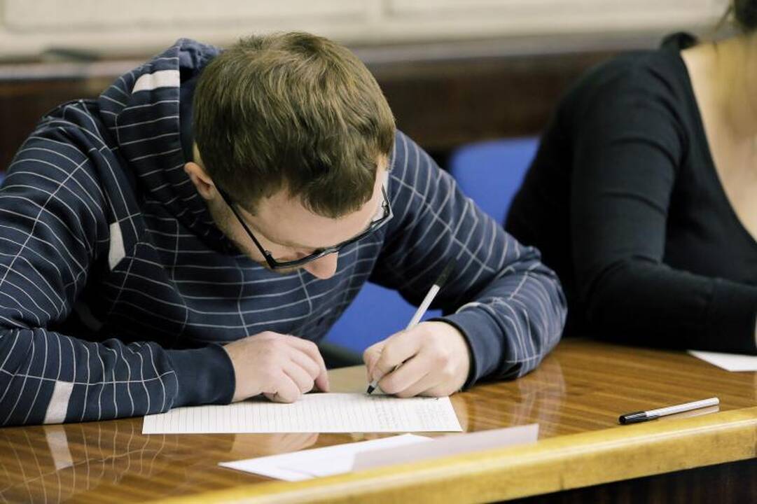 Klaipėdiečiai piktinosi – nacionalinį diktantą skaitė per greitai 