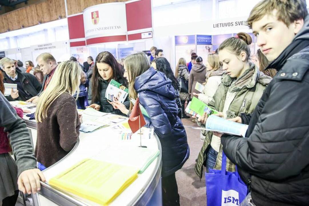 Aukštųjų mokyklų mugėje moksleivius labiausiai domino nemokami mokslai