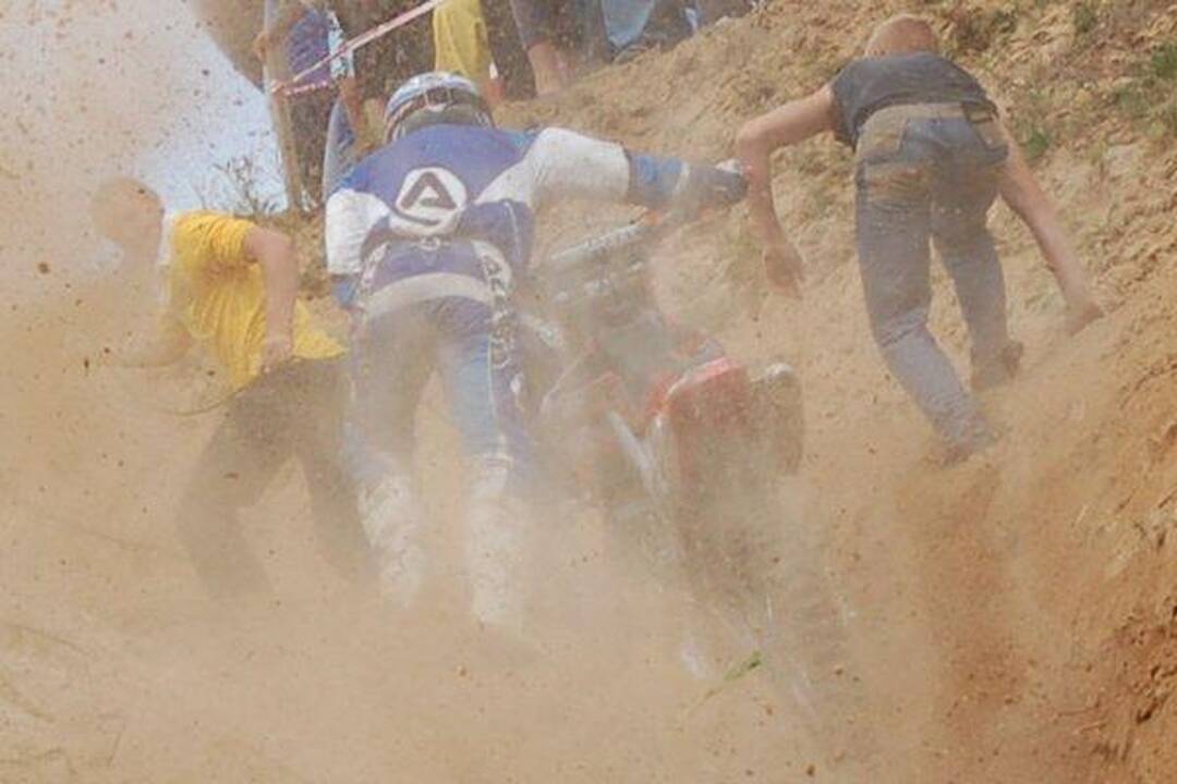 Šalia Trakų - enduro motociklininkų rodeo