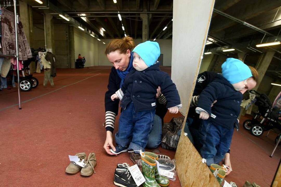 „Mamų mugėje" – taupančių tėvų desantas   