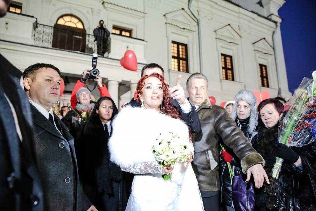 Ištekėjusiai Dž. Butkutei palinkėjo susilaukti 12 vaikų