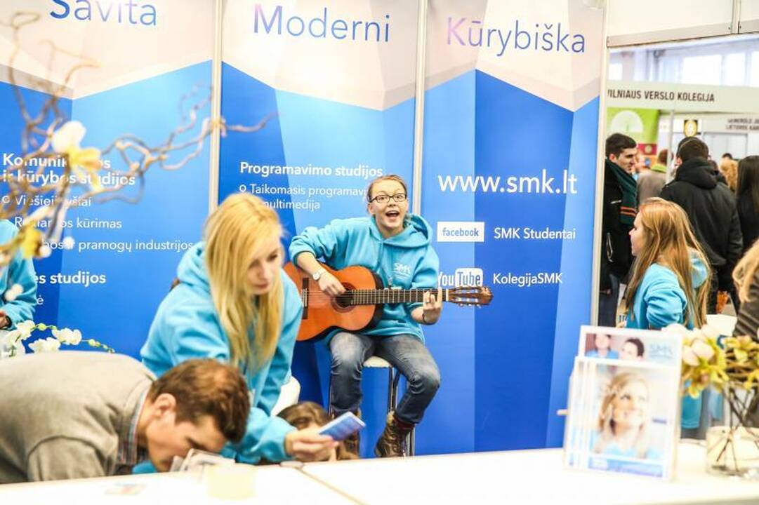 Aukštųjų mokyklų mugėje moksleivius labiausiai domino nemokami mokslai