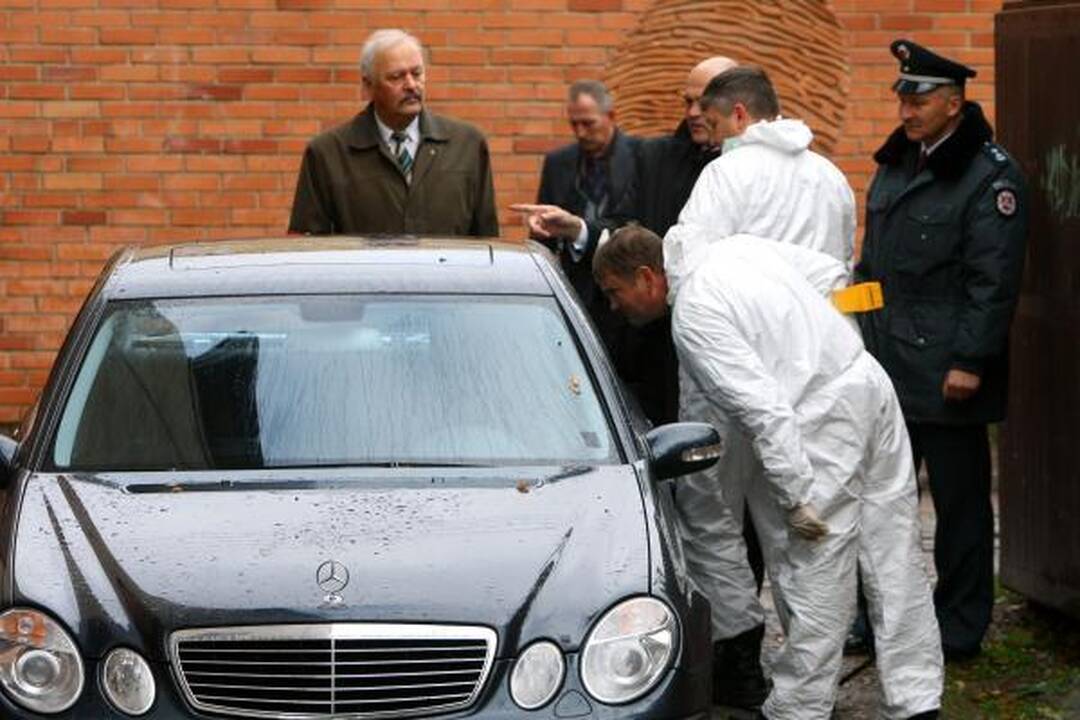 Dviguba žmogžudystė Kaune: įtariamojo automobilis rastas šalia A.Ūso namo 