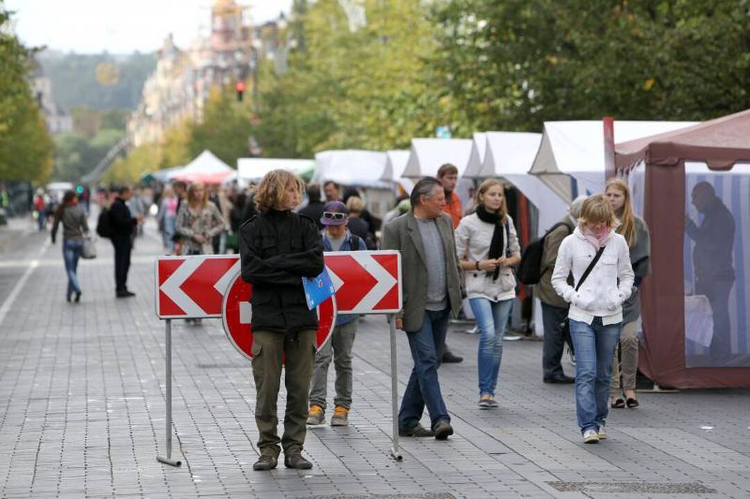 Tautų mugėje – sūriai, kailiai ir folklorinės tautų dainos
