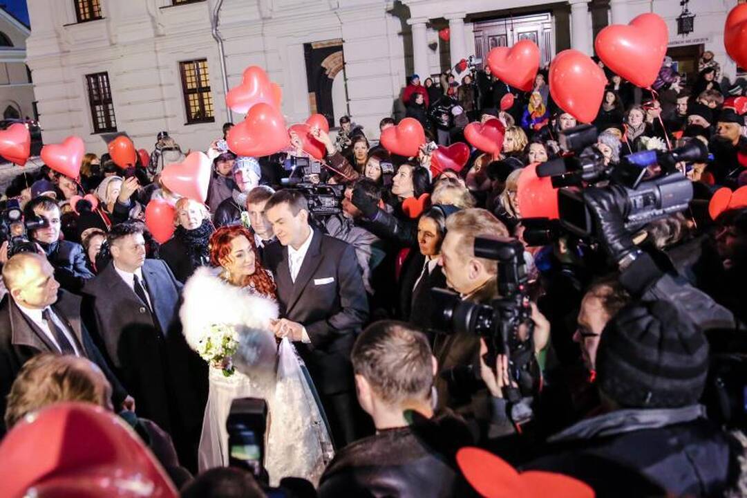 Ištekėjusiai Dž. Butkutei palinkėjo susilaukti 12 vaikų