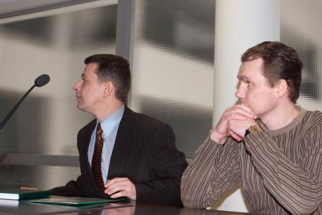 Notaras neigia girtas vairavęs automobilį