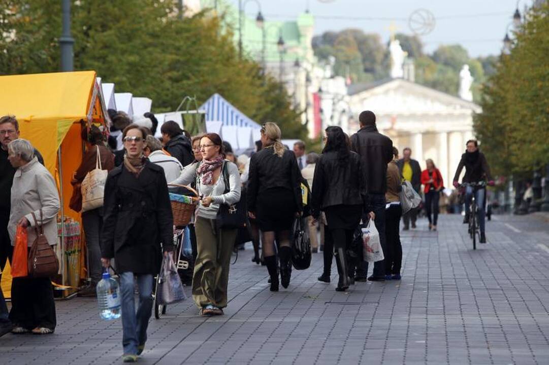 Tautų mugėje – sūriai, kailiai ir folklorinės tautų dainos