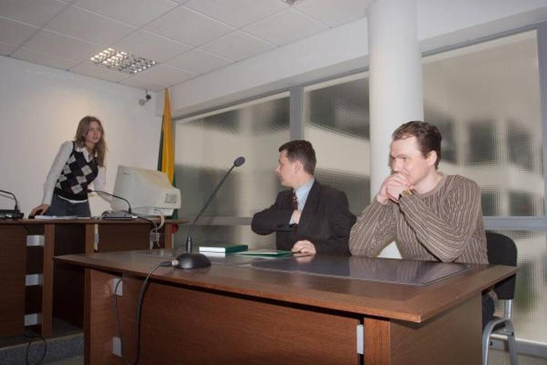 Notaras neigia girtas vairavęs automobilį