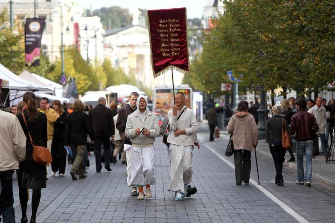 Tautų mugėje – sūriai, kailiai ir folklorinės tautų dainos