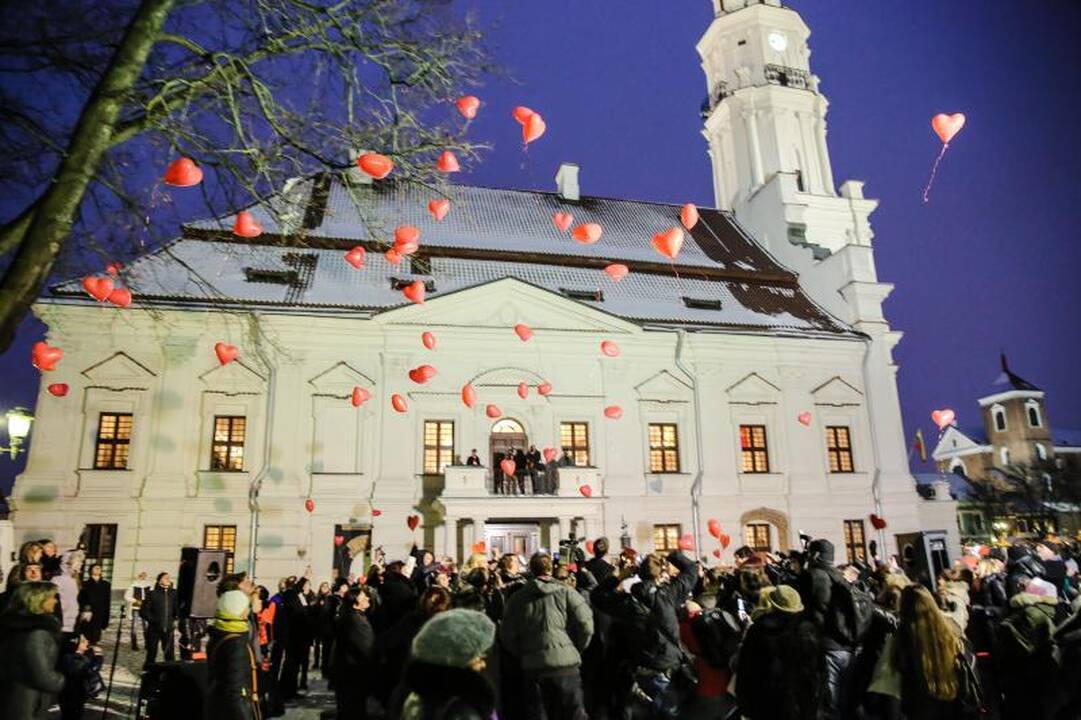 Ištekėjusiai Dž. Butkutei palinkėjo susilaukti 12 vaikų