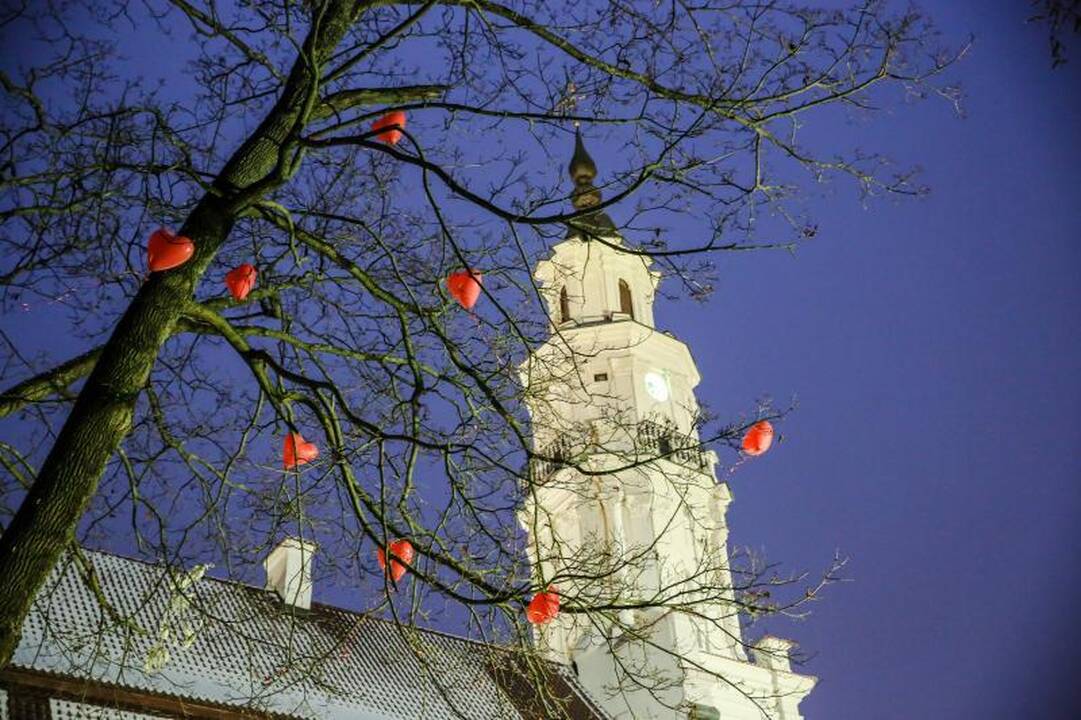 Ištekėjusiai Dž. Butkutei palinkėjo susilaukti 12 vaikų