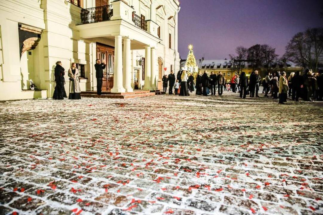 Ištekėjusiai Dž. Butkutei palinkėjo susilaukti 12 vaikų