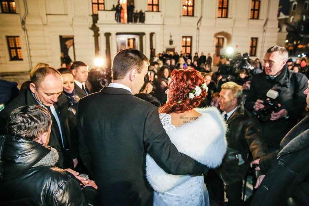 Ištekėjusiai Dž. Butkutei palinkėjo susilaukti 12 vaikų
