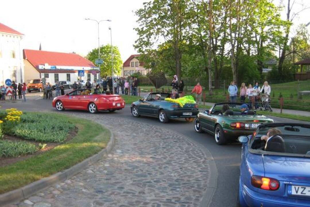 Kabrioletų šeimininkai švenčia vasarą