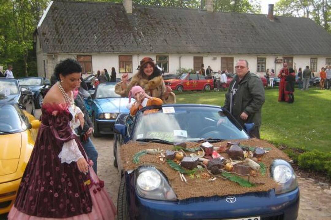 Kabrioletų šeimininkai švenčia vasarą