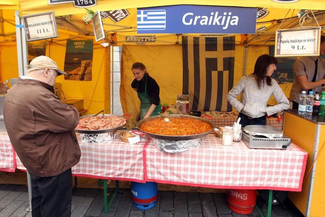 Tautų mugėje – sūriai, kailiai ir folklorinės tautų dainos