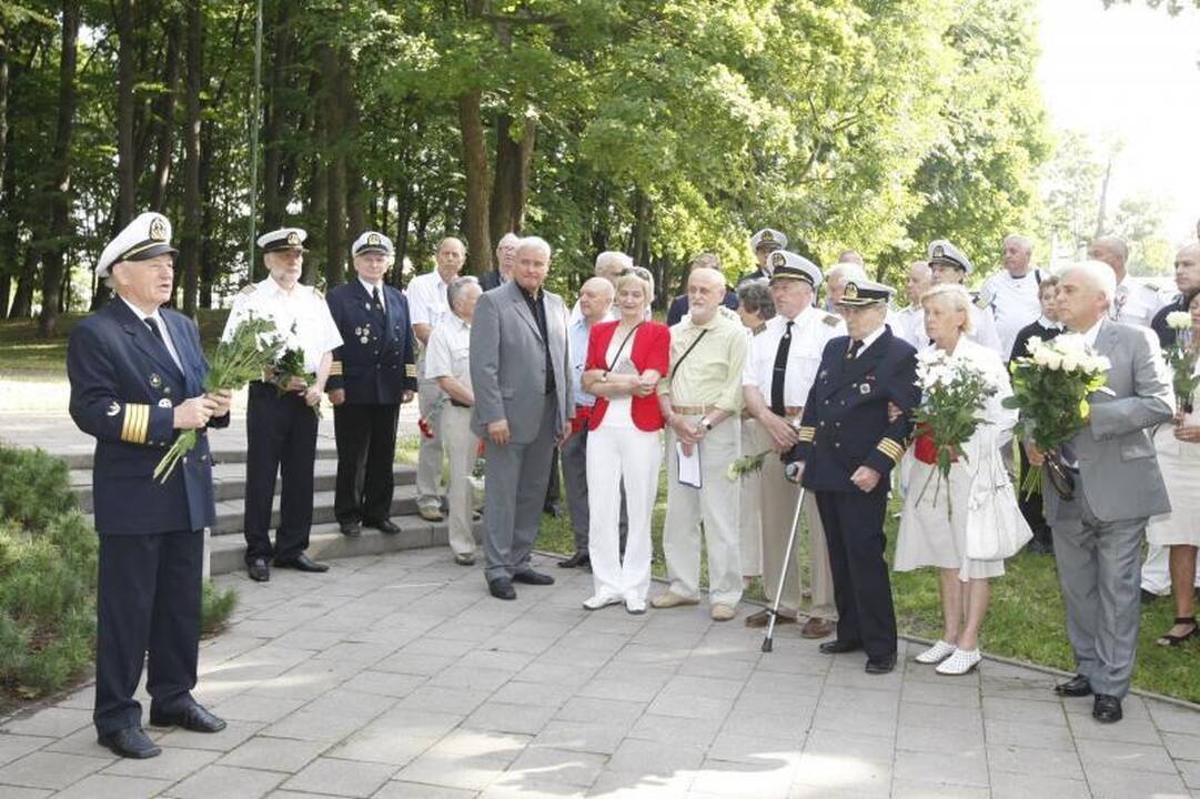 Skulptūrų parke pagerbta žuvusi laivo „Linkuva“ įgula