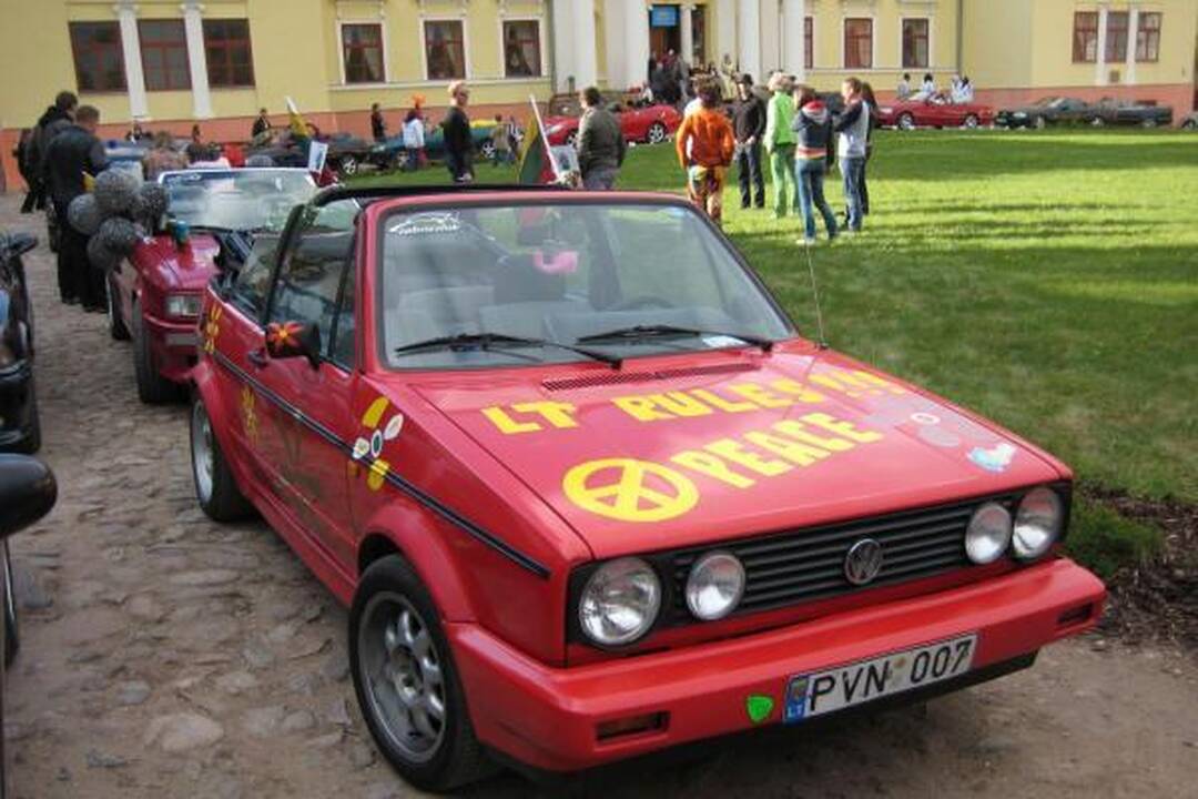 Kabrioletų šeimininkai švenčia vasarą