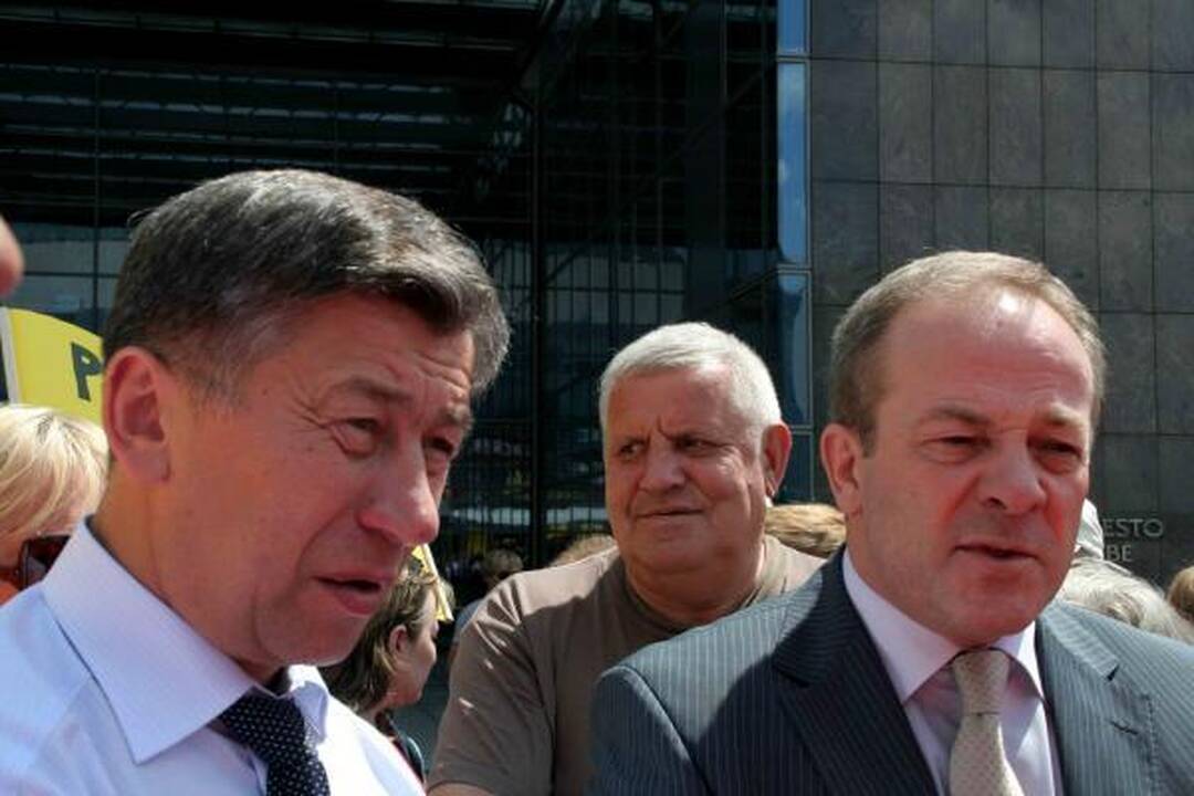 Miesto tvarkytojai: mere, gatves tuoj šluosi pats! (papildyta)