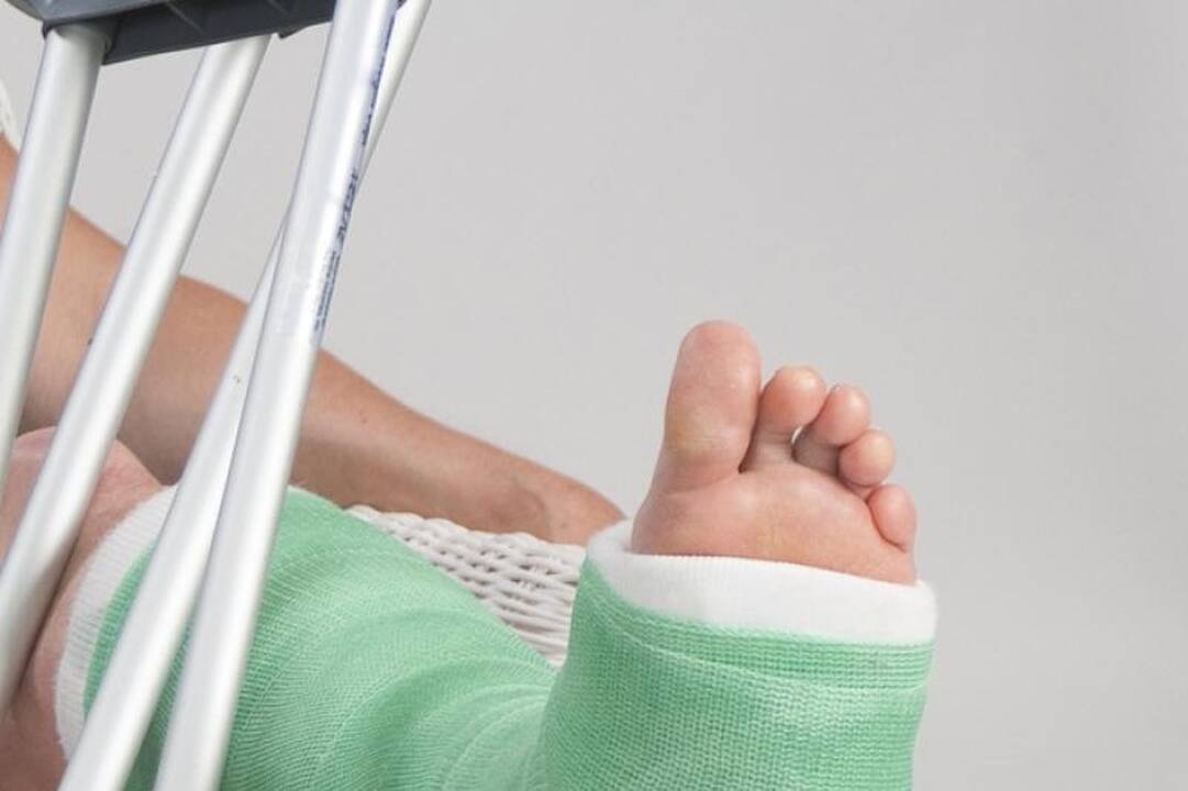 Lentvaryje penkiolikmečiui sulaužyta koja