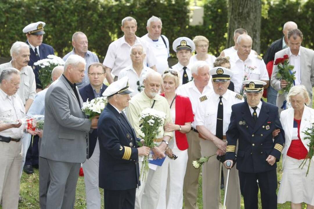 Skulptūrų parke pagerbta žuvusi laivo „Linkuva“ įgula
