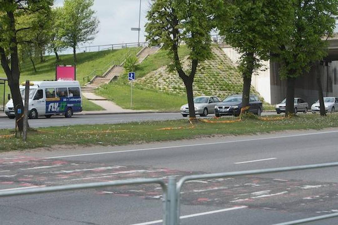 Perėją į „Akropolį“ panaikino - žmonės tebeeina