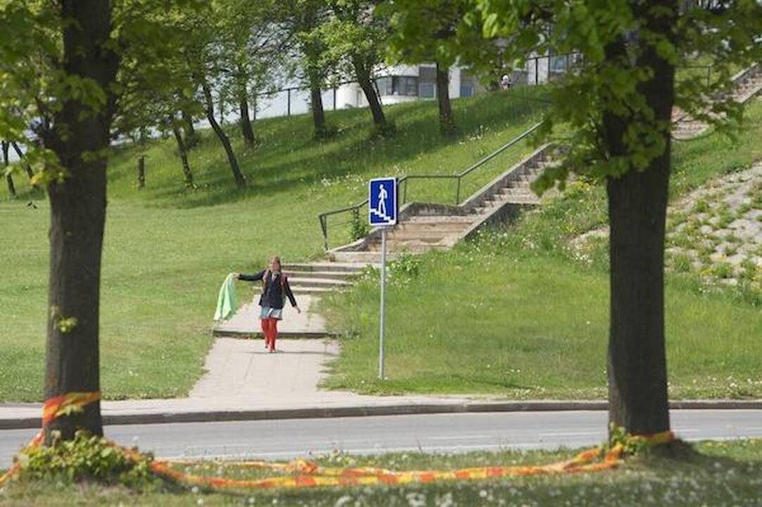 Perėją į „Akropolį“ panaikino - žmonės tebeeina