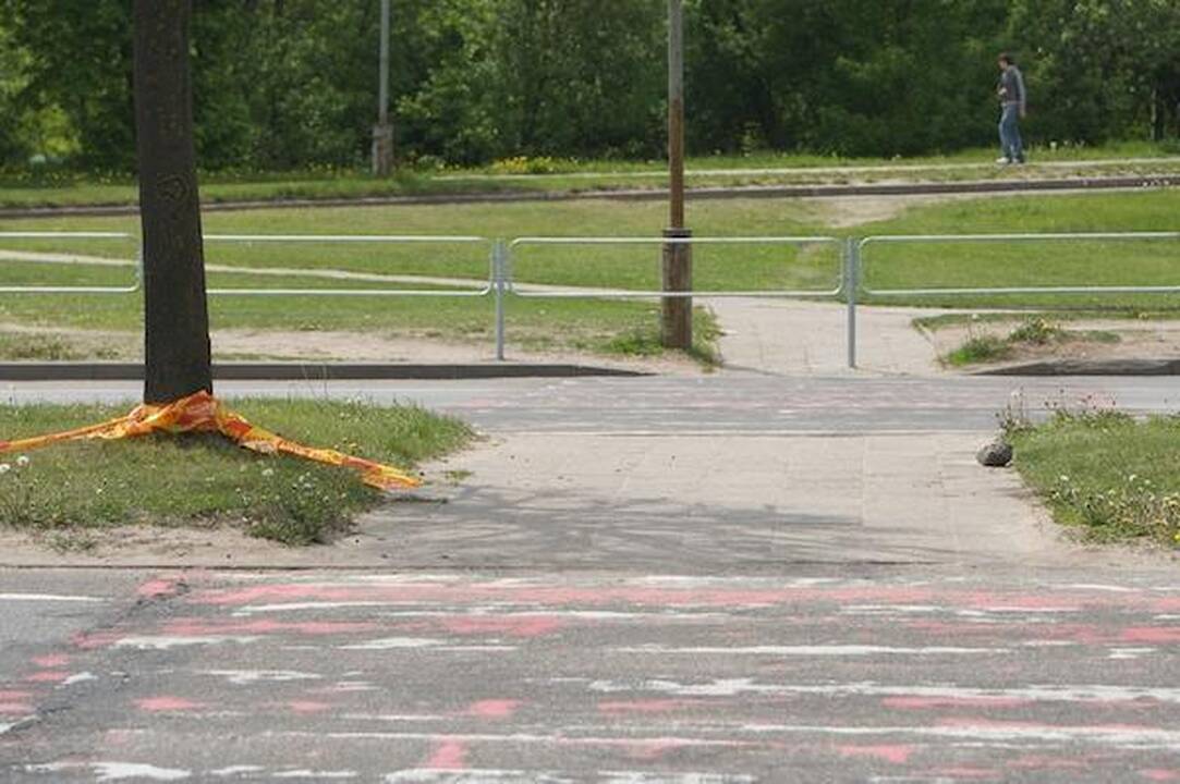 Perėją į „Akropolį“ panaikino - žmonės tebeeina