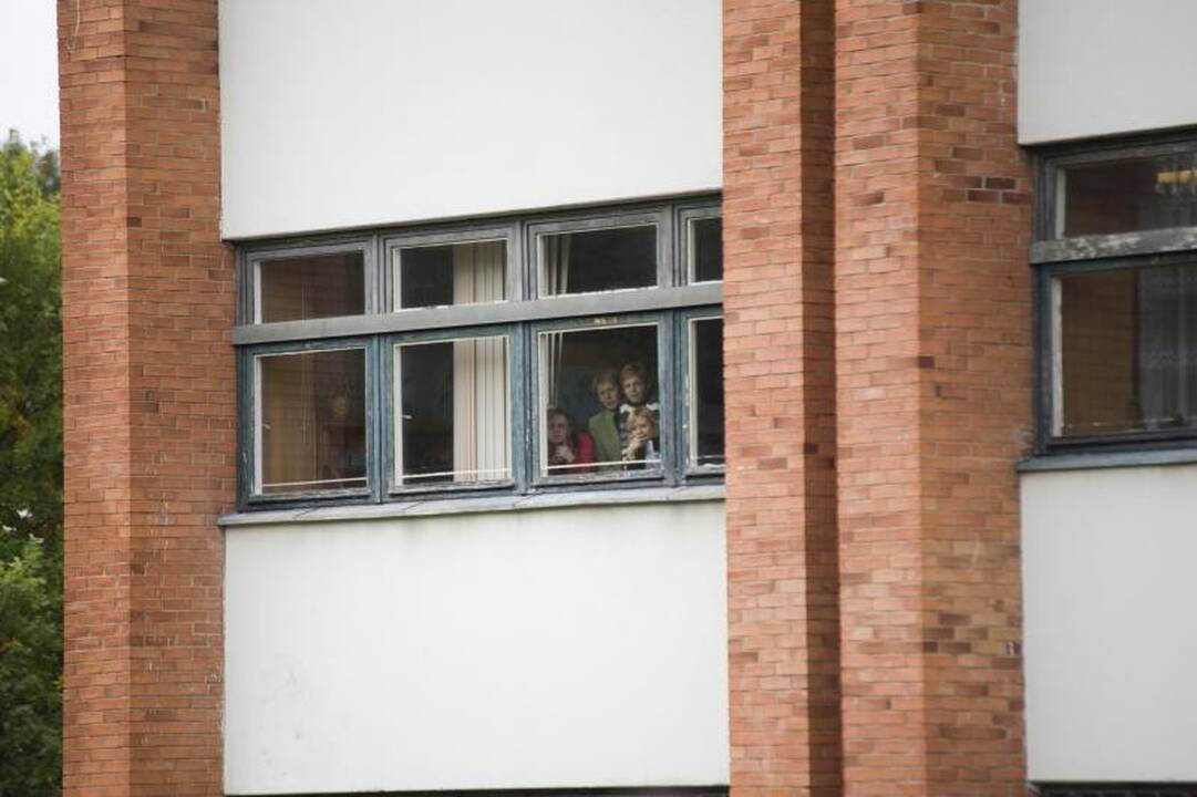 Mažajame ąžuolyne įsimylėjėliai burkuos ant naujų suoliukų 