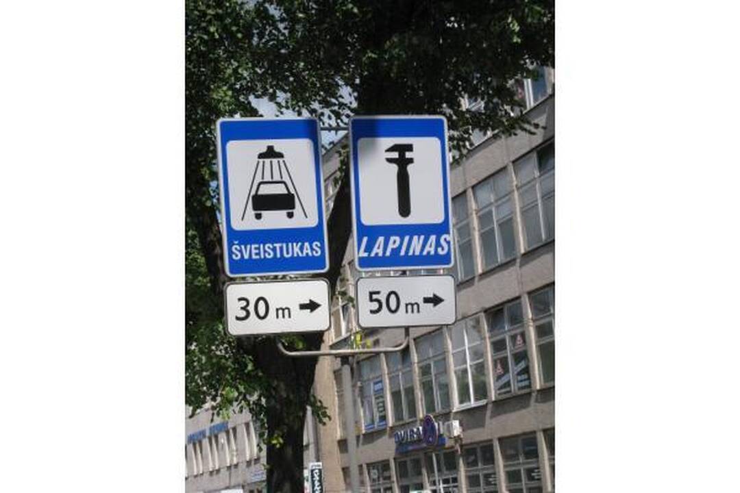 Kas nukabins reklaminius kelio ženklus?