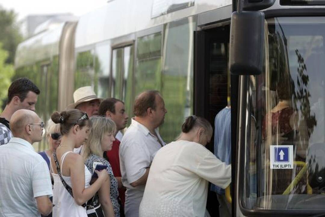 Nauja keleivių laipinimo tvarka Vilniuje prigyja sunkiai 