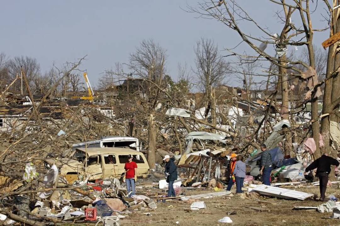 JAV vidurio vakaruose tornadai nusinešė devynias gyvybes