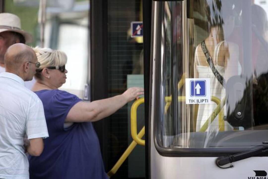Nauja keleivių laipinimo tvarka Vilniuje prigyja sunkiai 