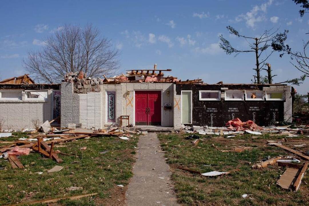 JAV vidurio vakaruose tornadai nusinešė devynias gyvybes