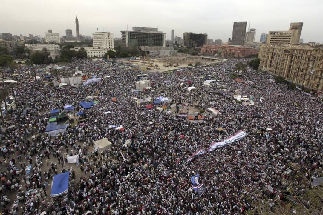 Egiptiečiai protestuoja prieš buvusio režimo liekanas