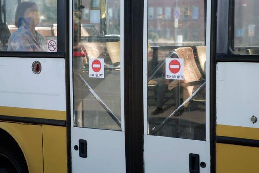Nauja keleivių laipinimo tvarka Vilniuje prigyja sunkiai 
