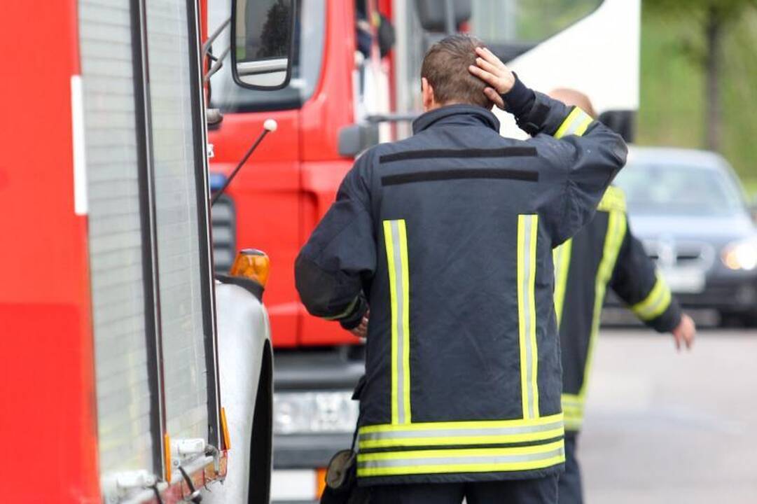 Mažose gyvenvietėse profesionalius ugniagesius pakeis savanoriai