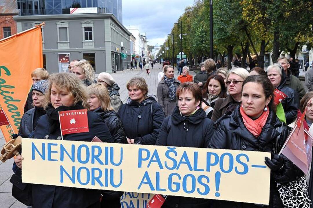 Prie Kauno savivaldybės – protestas prieš žmonių skurdinimą