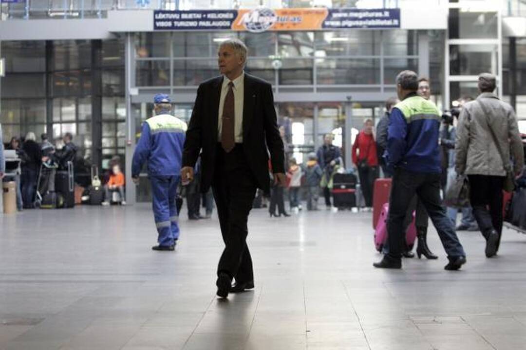 Skrydžiai virš Lietuvos nevyksta ir šeštadienį (papildyta 15 val.)