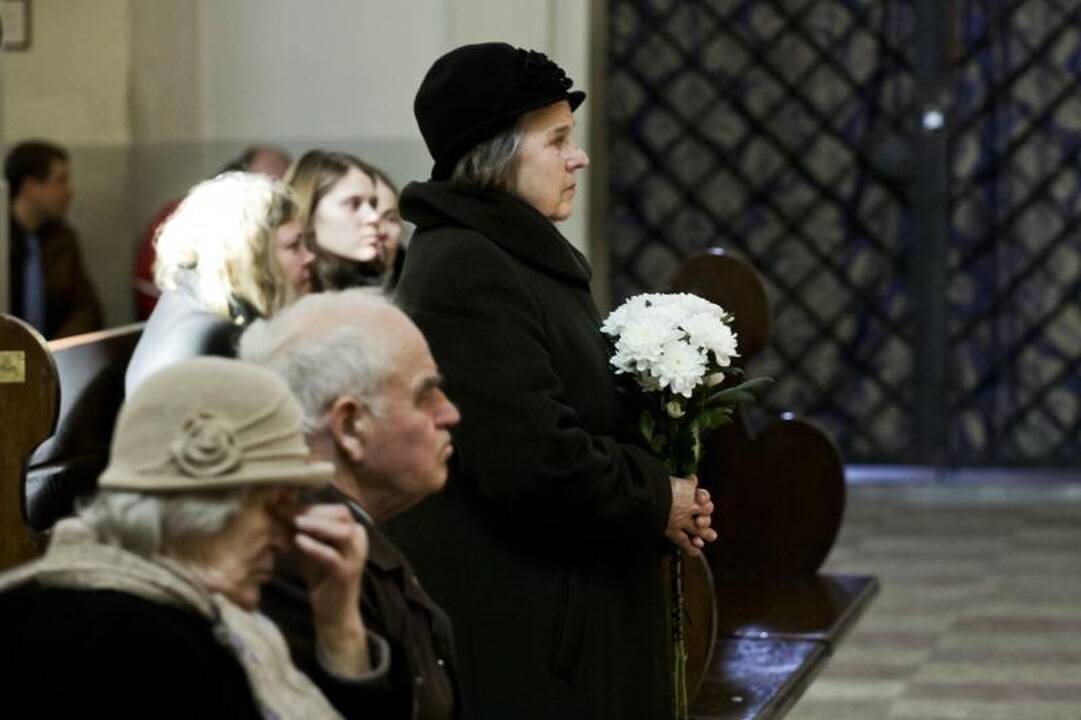 Sostinė atsisveikina su poetu M. Martinaičiu