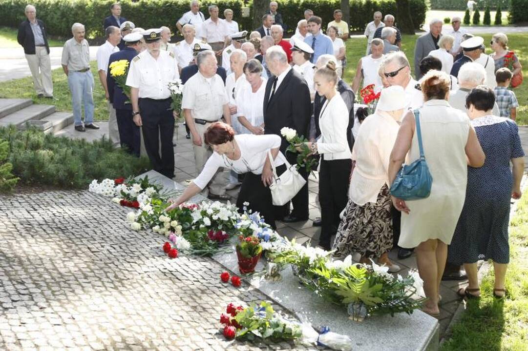 Skulptūrų parke pagerbta žuvusi laivo „Linkuva“ įgula