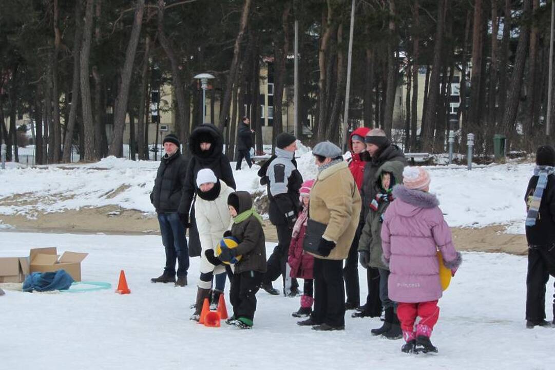 Nidoje šeštadienį – stintų bumbintojų džiaugsmai