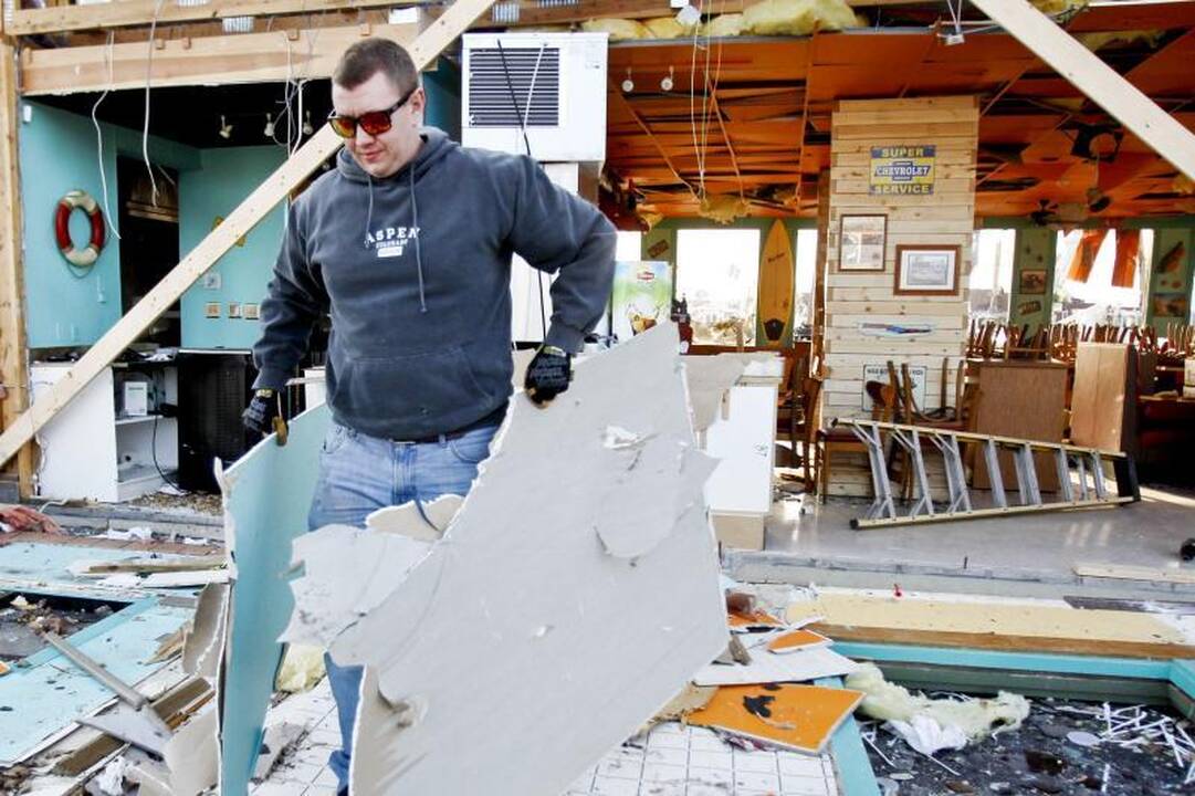 JAV vidurio vakaruose tornadai nusinešė devynias gyvybes