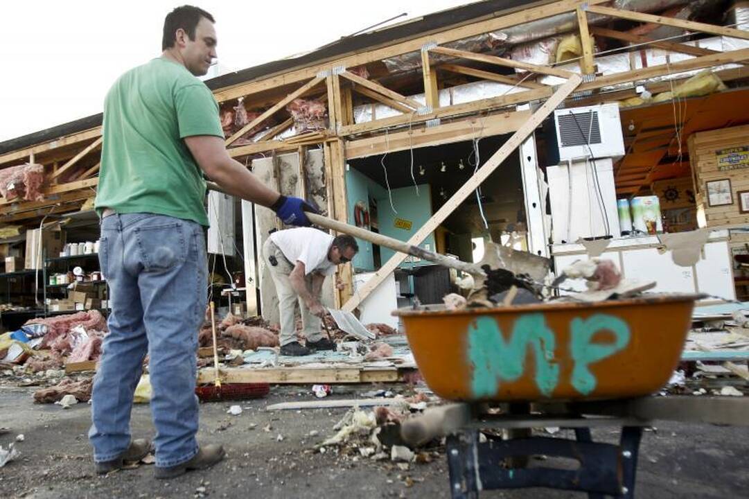 JAV vidurio vakaruose tornadai nusinešė devynias gyvybes
